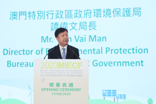 Tam Vai Man, Director of the Environmental Protection Bureau of the Macao SAR Government, delivers a welcome speech