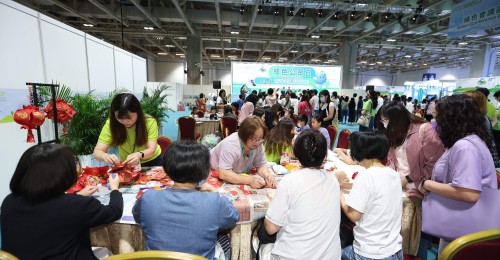 The “Green Public Day” attracts a large number of citizens to participate in a series of educational activities on environmental protection