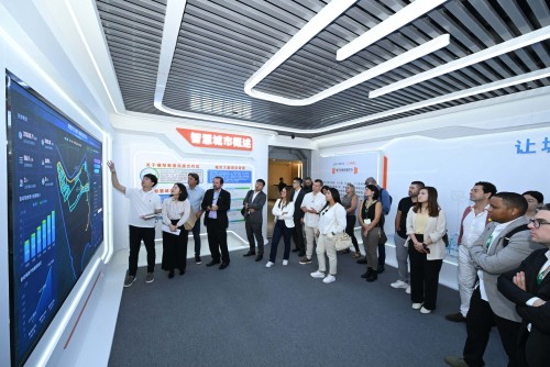 Trade visitors to the 2024MIECF utilise the “Guangdong 144-hour visa-free policy for foreign tour groups from Hong Kong or Macao SAR” to participate in “multi-venue events” in Hengqin