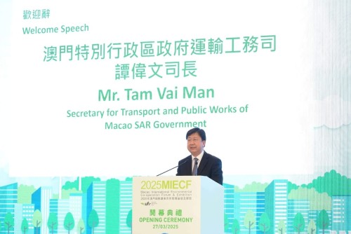 Secretário para os Transportes e Obras Públicas do Governo da RAEM, Tam Vai Man, discursa na cerimónia de abertura do 2025MIECF.