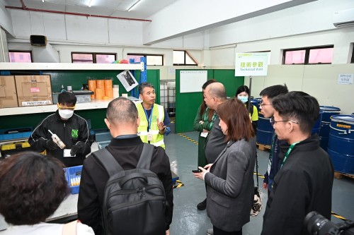 The technical visits facilitate exchanges on environmental technologies.