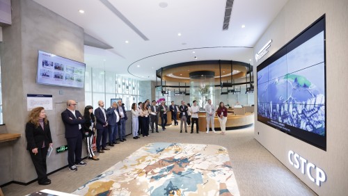 O MIECF coordena a participação de comerciantes e compradores dos Países de Língua Portuguesa nas actividades realizadas em Macau e Hengqin, sob o modelo “Um Evento, Dois Locais”, incentivando a materialização de projectos de investimento de qualidade