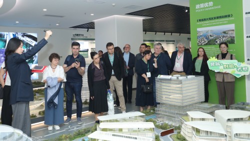 Quatro actividades sob o modelo “Um Evento, Dois Locais” em Macau e Hengqin desempenham a função de “Convenções e Exposições + Visitas de Estudo + Bolsas de Contactos”